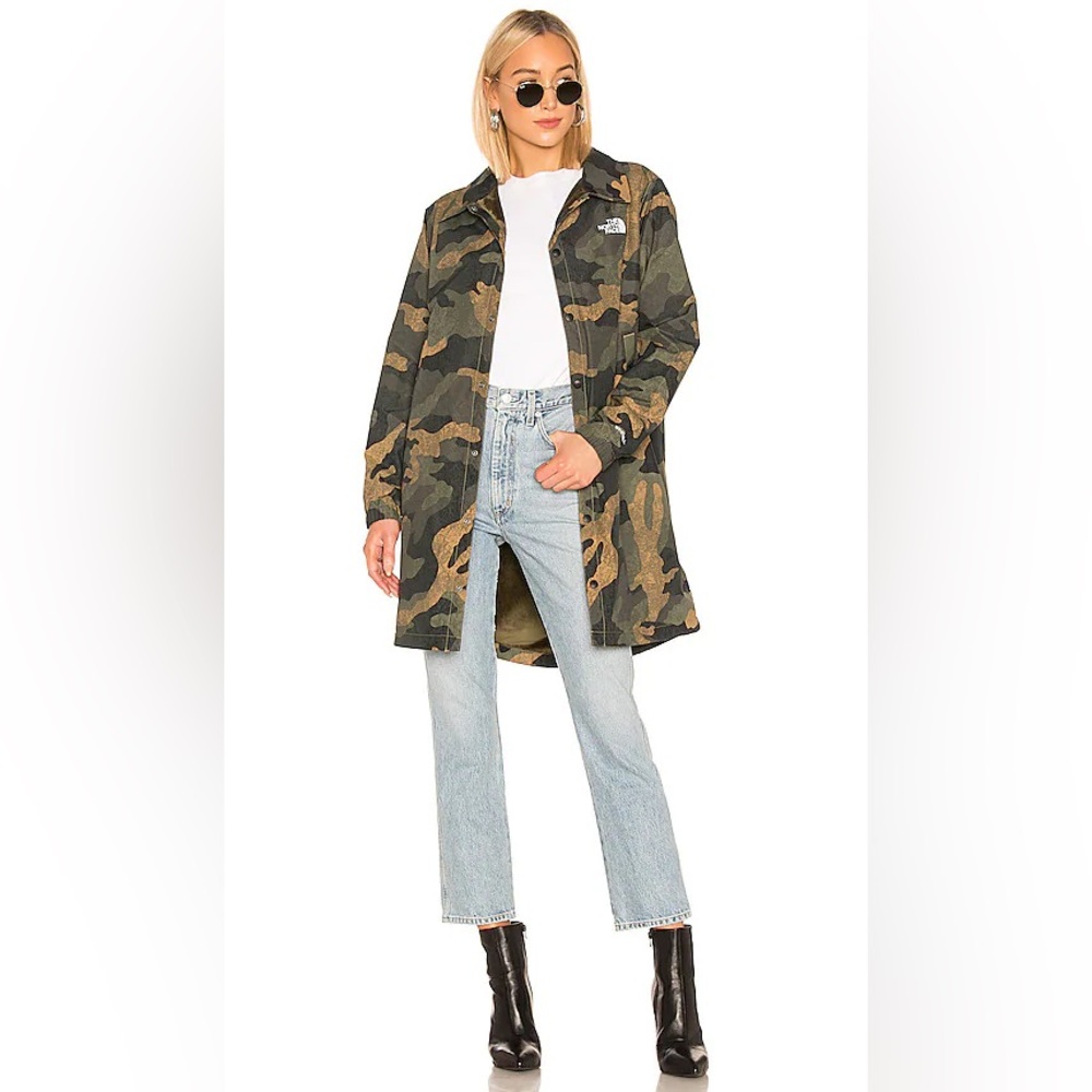 The North Face Telegraphic Waterproof Coaches Jacket Medium